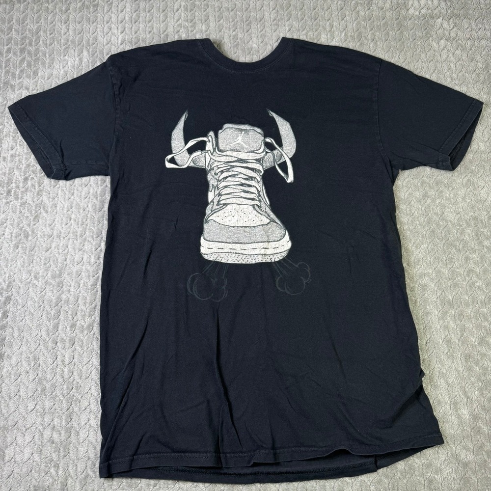 Jordan Mens Large Black Air Jordan 1 Sneaker Bull Graphic T-Shirt NBA Basketball